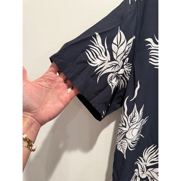 Rag & Bone Short Sleeve Button Up Hawaiian Tropical Navy Floral Shirt size L - Picture 3 of 10